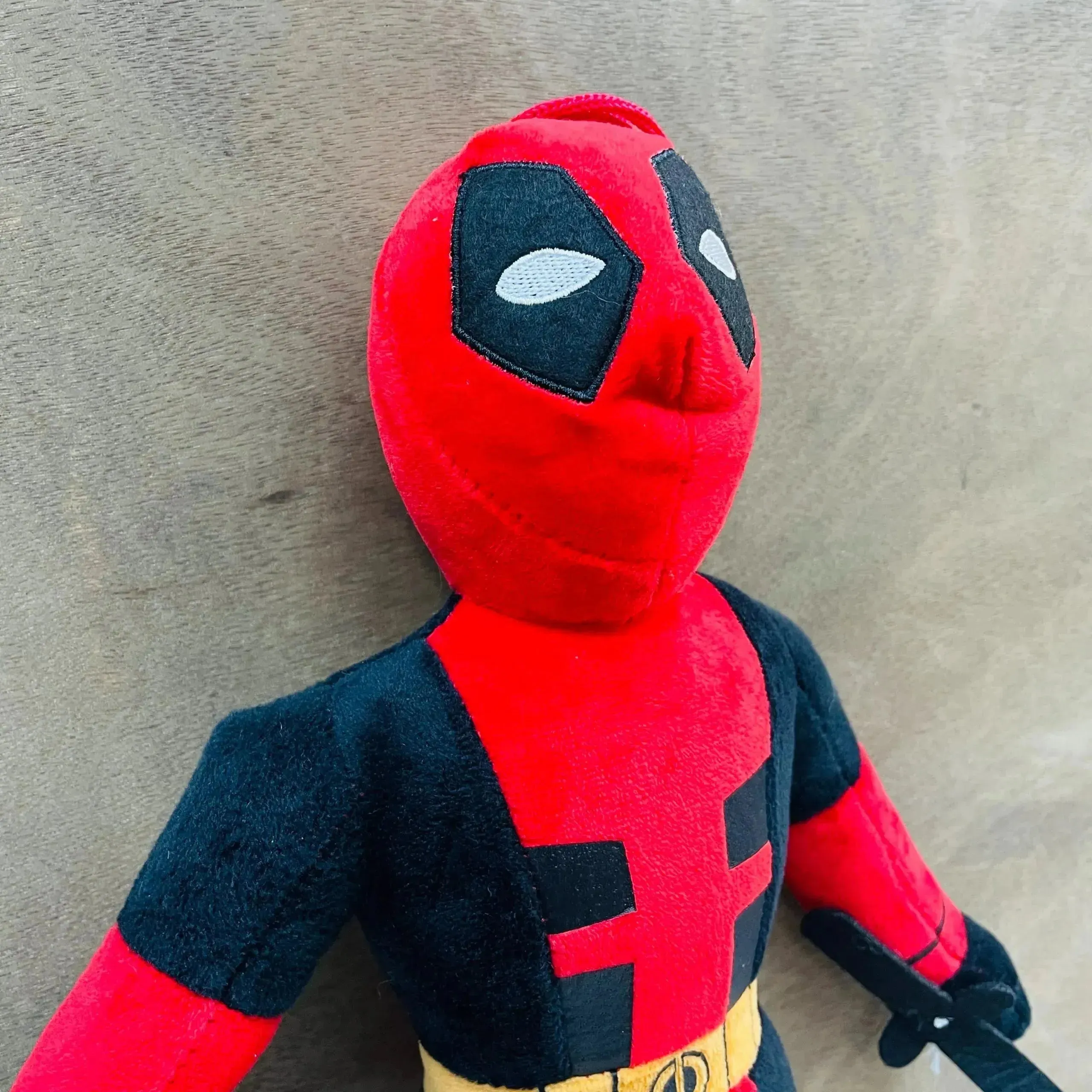 Deadpool Maximum Cuddle Plush Toy (40 cm)