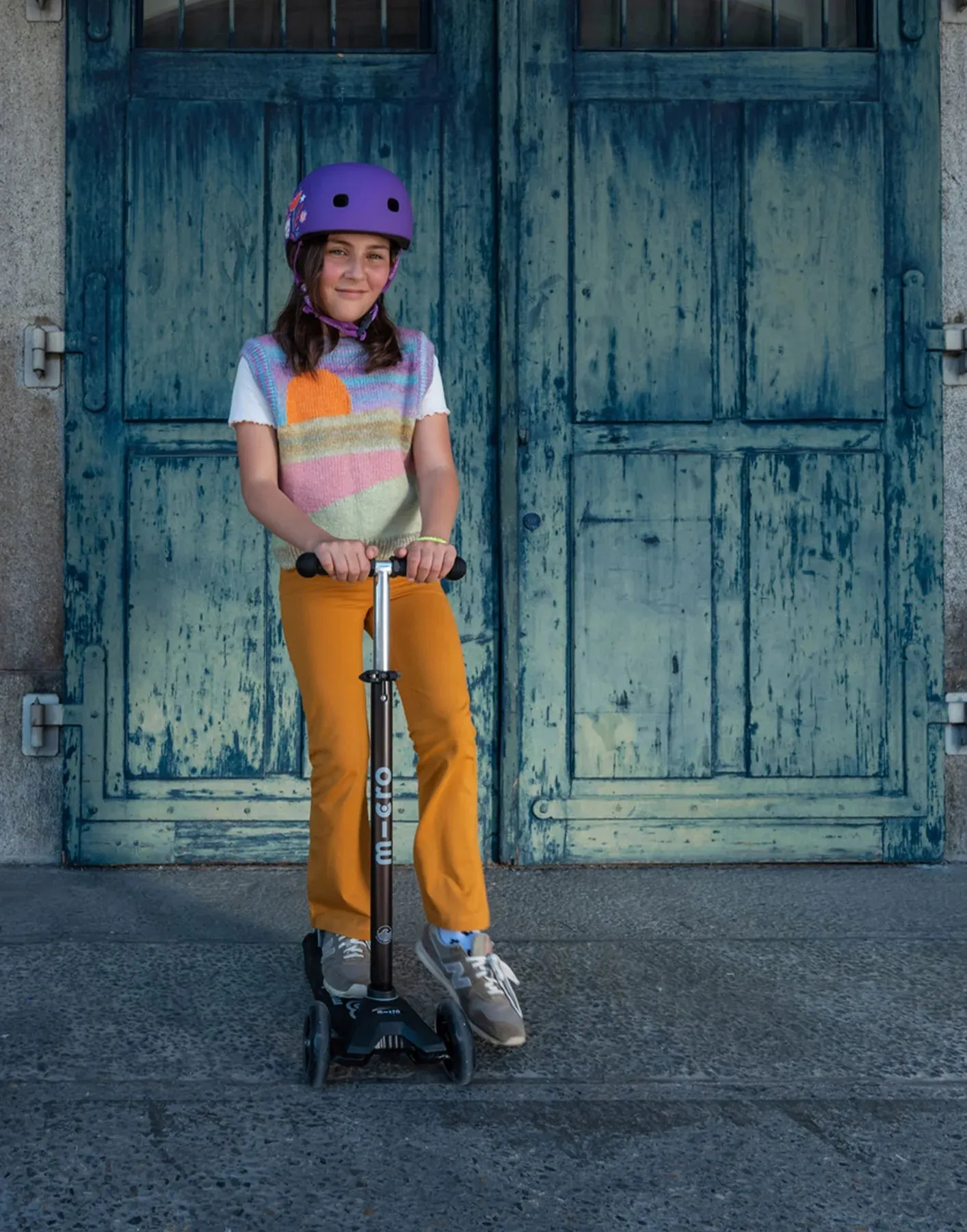 Micro Scooter Maxi Deluxe Eco LED Black / Grey