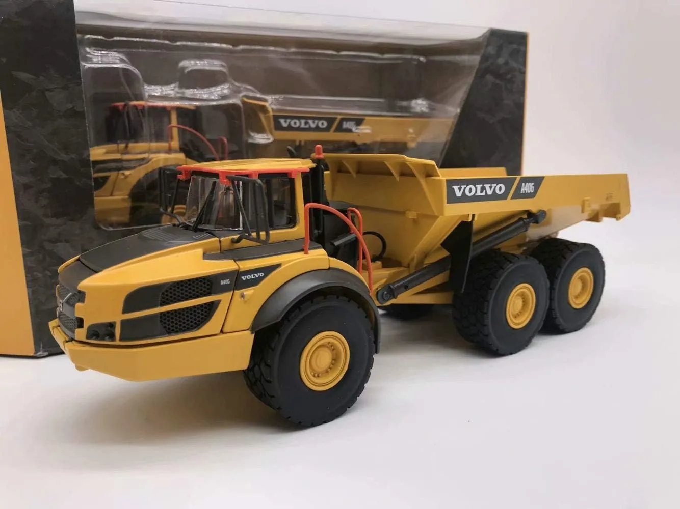 Volvo A40G Tipping Dump Truck 1/50 DIECAST Model Truck engraving magnetic stride sunlight propel for 